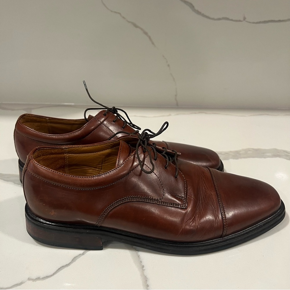 Floresheim men's brown leather dress shoes size 10.5 D. Please see‎ wear.